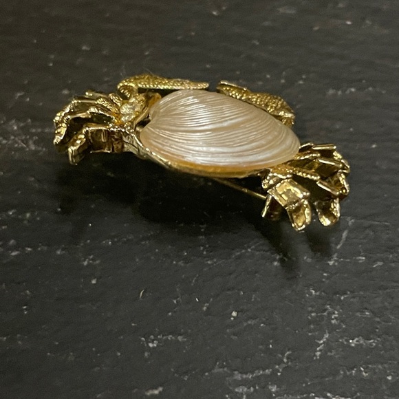 Vintage Gold Crab Brooch Nautical Beach Pin Rhinestone - Picture 5 of 8